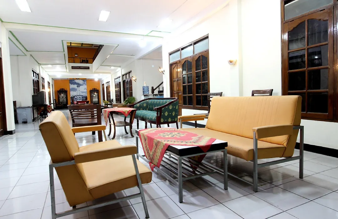 RedDoorz Plus Syariah near Lempuyangan Station 3-1