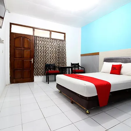 RedDoorz Plus Syariah near Lempuyangan Station 3-3